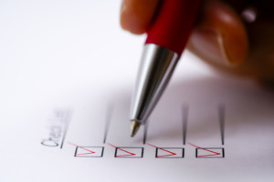 チェックリスト・人の手元