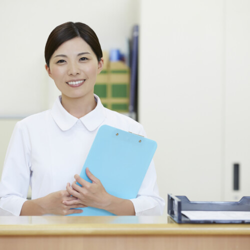 看護師　笑顔　清潔感