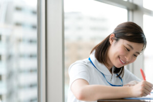 看護師　カルテ記入
